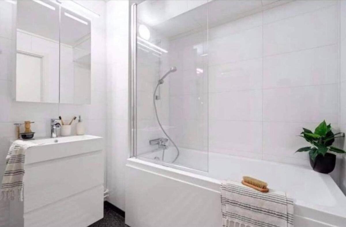 Miracle Tromso, Cozy Double Bed Private Room In A Shared Apartment With Stunning Tromso Views Extérieur photo